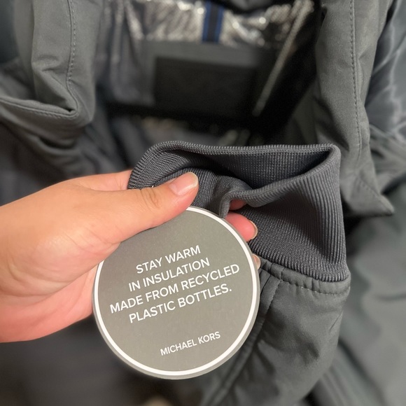 Mens Michael Kors Carbon/Gray insulated puffer jacket. - Picture 5 of 6